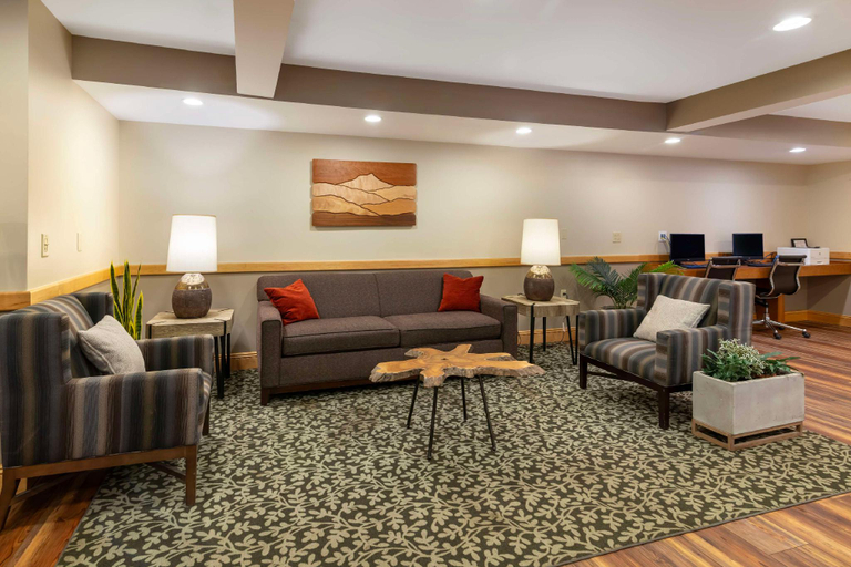 Public Area 2, Best Western Plus Windjammer Inn & Conference Center, Chittenden