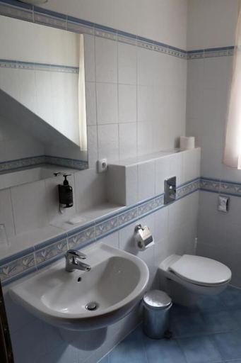 Bathroom 3, Hotel U Zámečku Cihelny, Sokolov