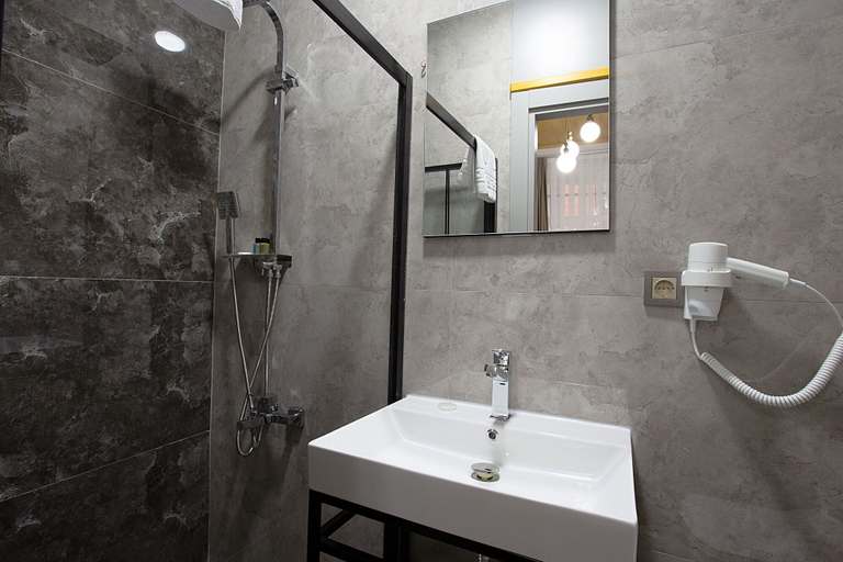Bathroom 5, Guldehan Hotel, Beyoğlu
