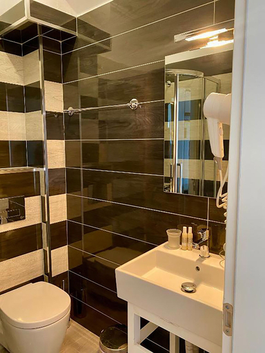 Bathroom 4, Hotel Nertili, Sarandës