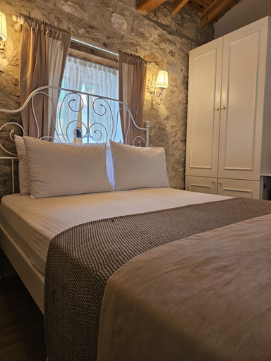 Bedroom 4, Kugu Urla, Urla