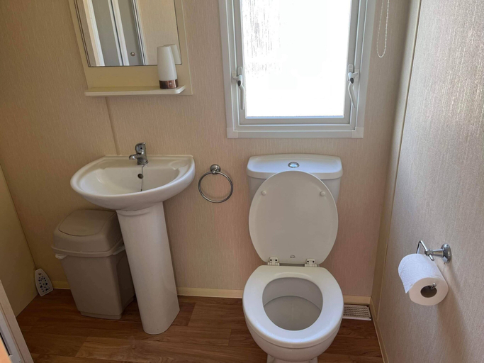 Bathroom 3, Heacham Beach Caravan - Sleeps 6 - Pets Ok, Cambridgeshire