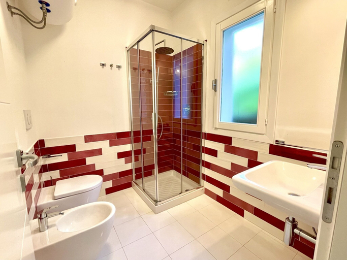 Bathroom 4, Les Bouganvilles by SolturElba, Livorno