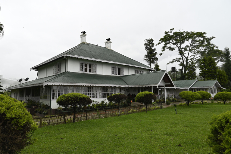 Exterior & Views