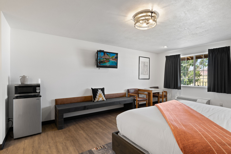 Bedroom 4, Broken Spur Inn & Steakhouse, Wayne