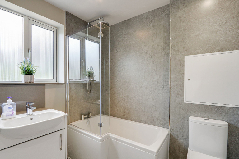 Bathroom, Lilac Cottage, Gloucestershire