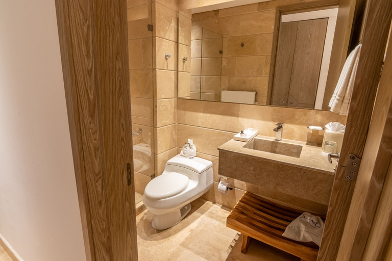 Bathroom 4, GHL Arsenal Hotel, Cartagena de Indias