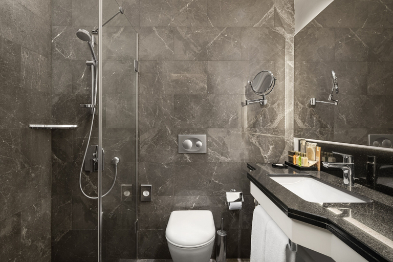 Bathroom 5, AKKA Lush Hotel Taksim, Beyoğlu