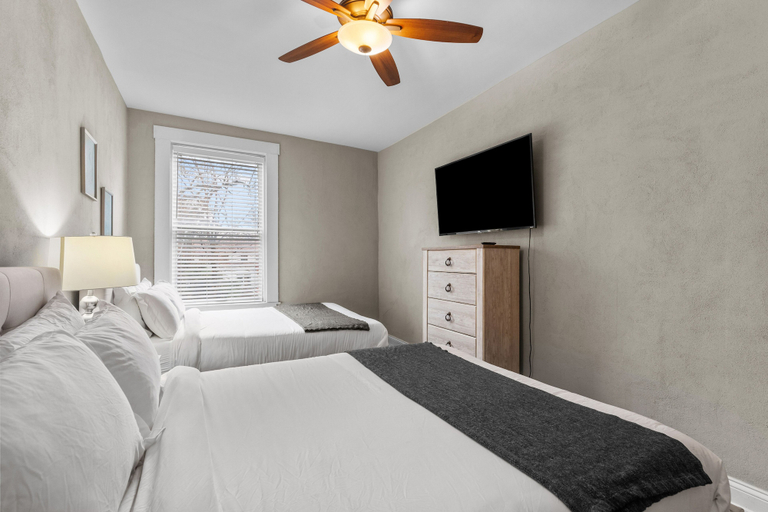 Bedroom 3, Designer Home in Shaw Right Side - JZ Vacation Rentals, Saint Louis