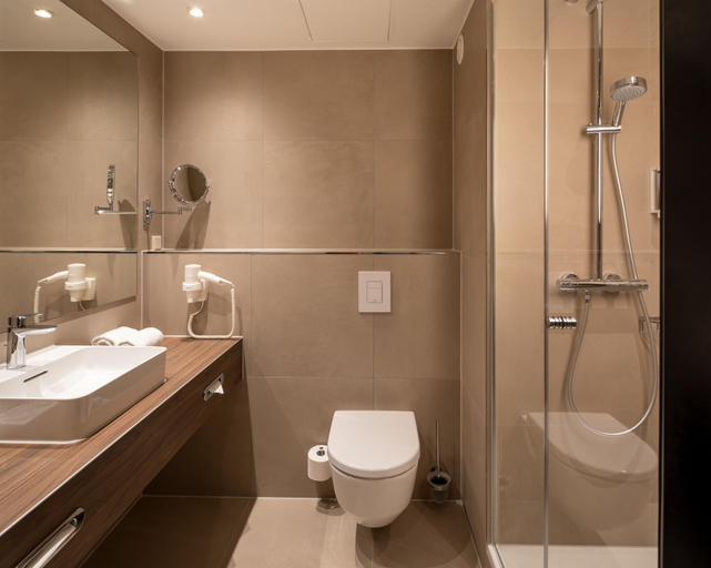 Bathroom 4, H+ Hotel Hannover, Region Hannover