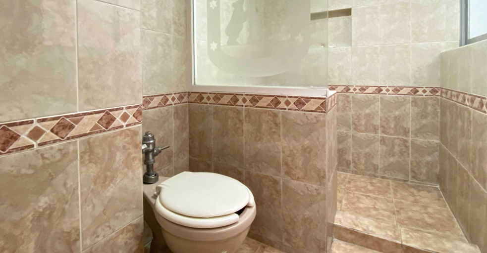 Bathroom 4, Gran Hotel Villa de Madrid, Mexico City