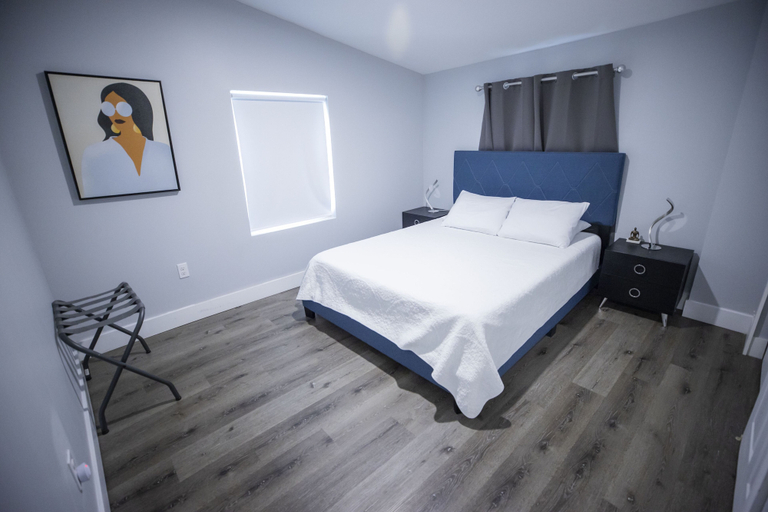 Bedroom 2, The Contemporary, Seminole