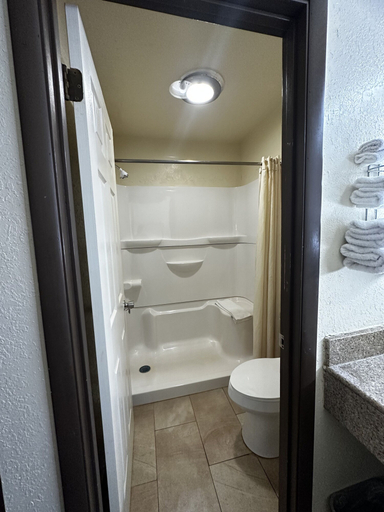 Bathroom 16