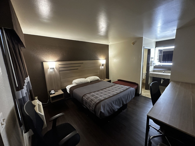 Bedroom 14