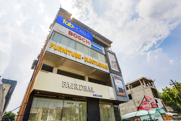 Exterior & Views