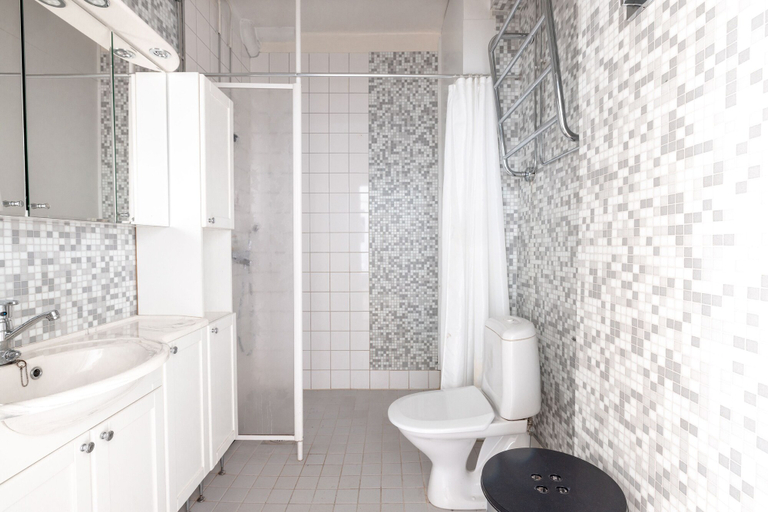 Bathroom 4, 2ndhomes Bright 2BR Apartment, Uusimaa