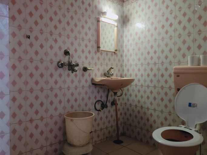Bathroom 4, The Maurvi Inn, Jaipur