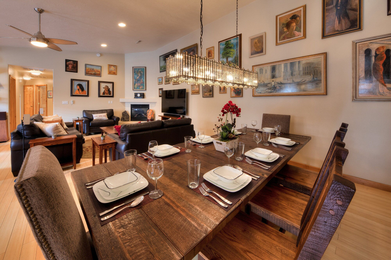Food & Drinks 5, Cottonwoods 401, Grand