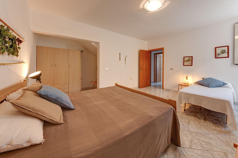 Room 5, And001 in Andrano With 4 Bedrooms and 2 Bathrooms, Lecce