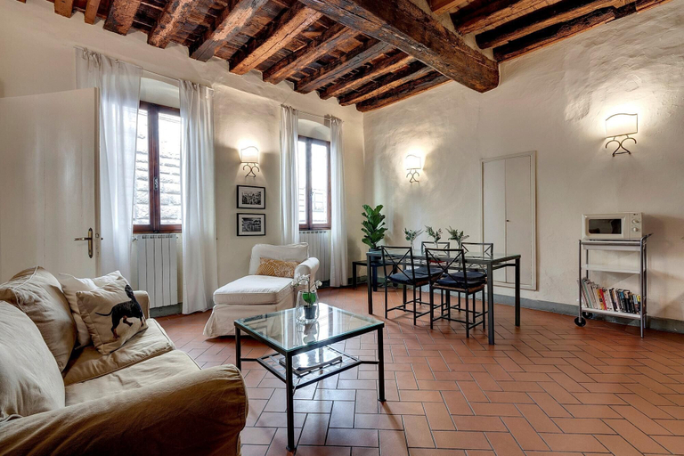 Room 5, Leoni 10 in Firenze With 1 Bedrooms and 1 Bathrooms, Florence