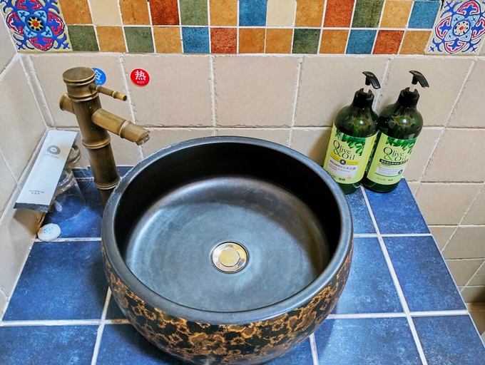 Bathroom 5, Yangshuo Eden Inn, Guilin