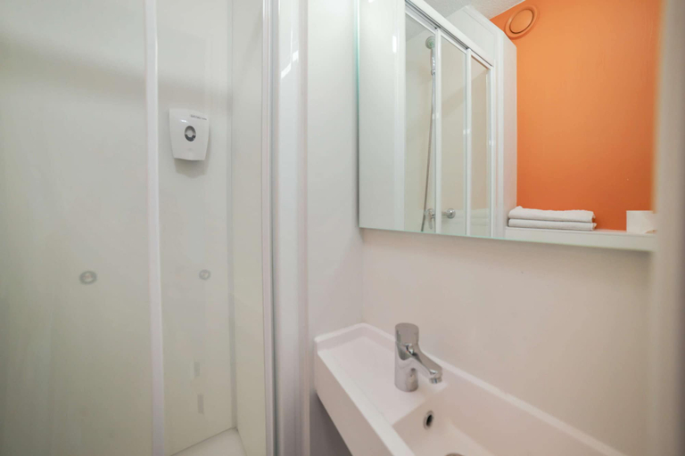 Bathroom 5, Premiere Classe Paris Nord - Sarcelles, Val-d'Oise