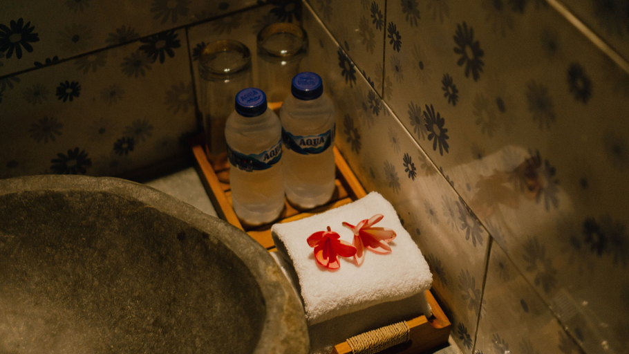 Bathroom 5, Sunset Star Huts, Klungkung