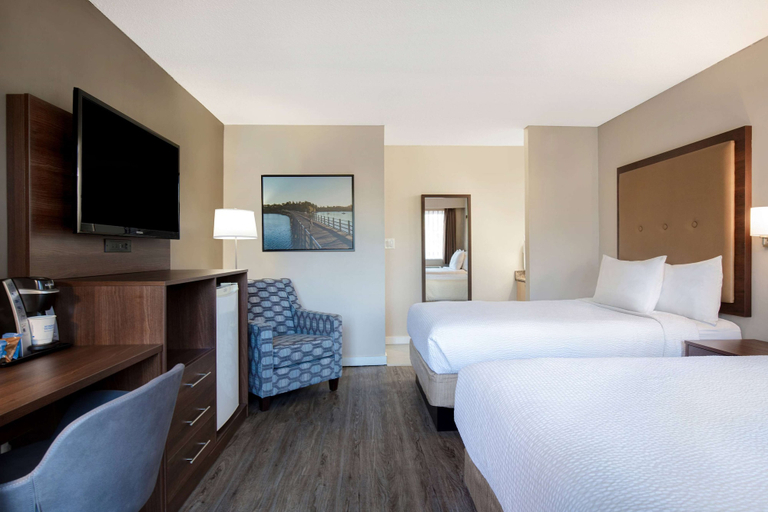 Bedroom 4, Days Inn by Wyndham Victoria Uptown, Capital