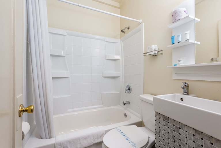 Bathroom 5, Hollywood Historic Hotel, Los Angeles