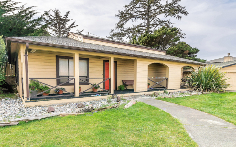 Exterior & Views 2, Gold Beach Inn, Curry