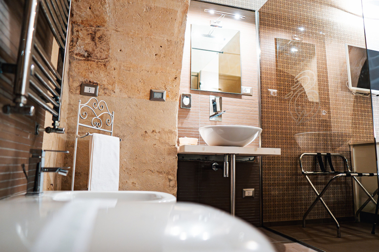 Bathroom 4, Ai Quarti Sottani, Matera