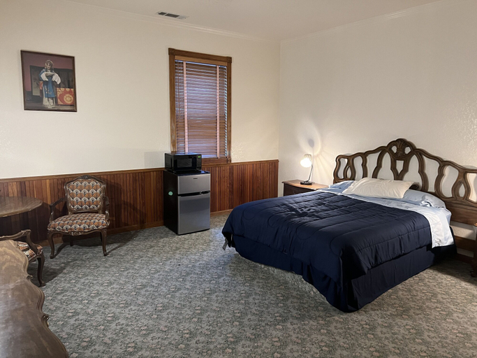 Bedroom 2, Delta Queen Lodge Bar Restaurant, Sacramento