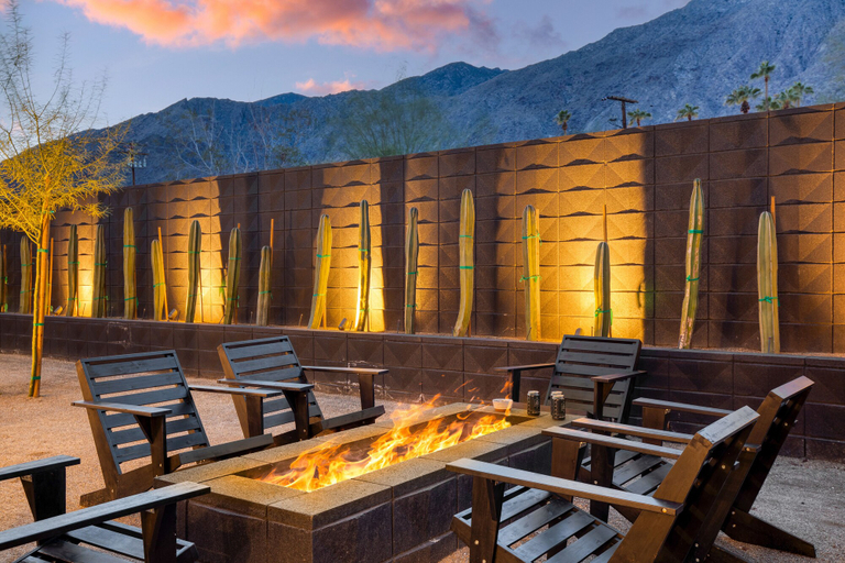 Food & Drinks 5, Blackhaus Suites by AvantStay, Riverside