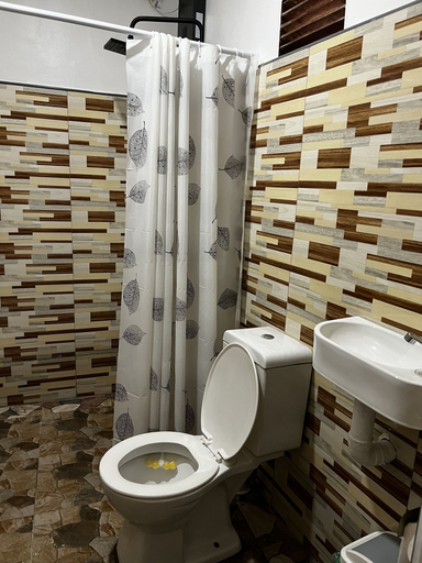 Bathroom 5, The Backyard Inn, Moalboal