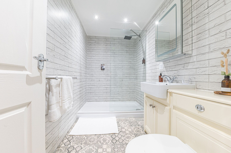 Bathroom 3, Chequers Lodge, Cumbria