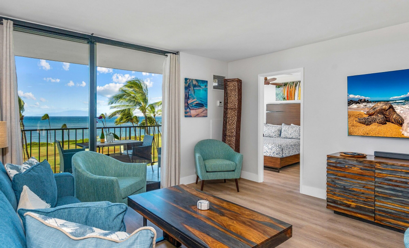 Elegant Penthouse Oceanfront Vistas, Maui