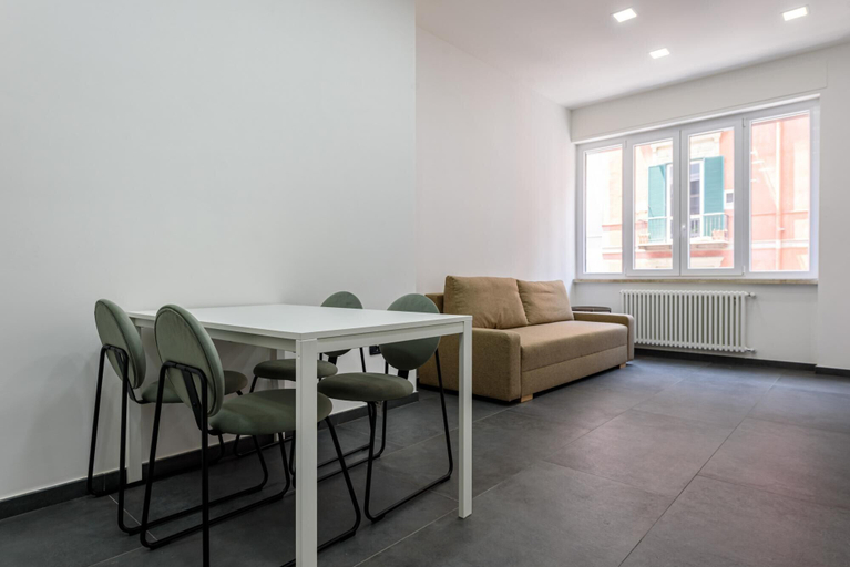 Room 1, Via Niccolò Tommaseo 4 - Appartamento 4, Napoli