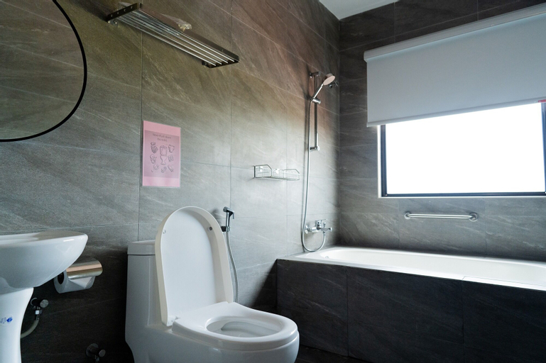 Bathroom 28