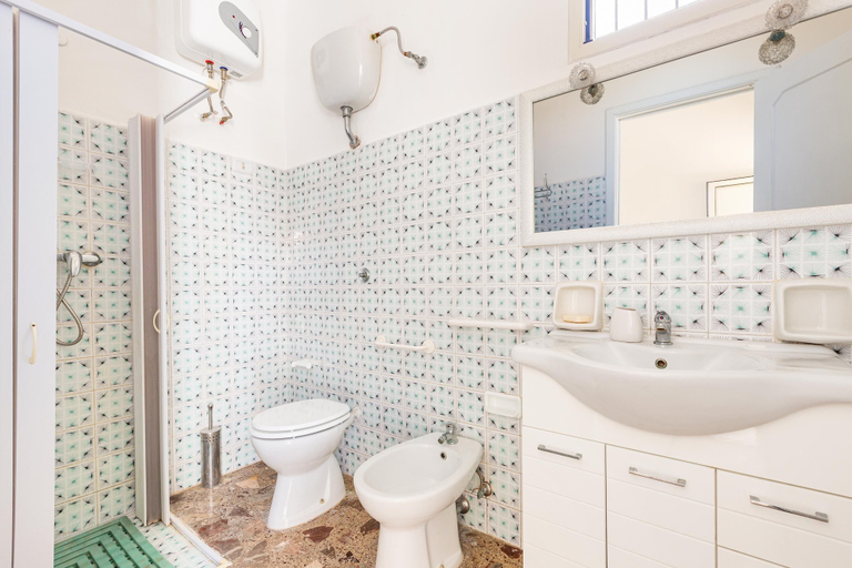 Bathroom, 3423 Villetta Luna Maria by Barbarhouse, Lecce