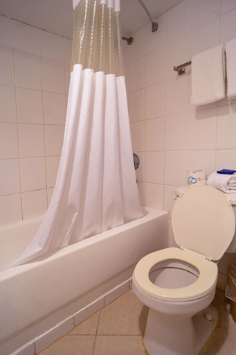 Bathroom 5, Solace by the Sea