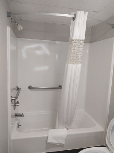 Bathroom 4, Days Inn by Wyndham Vineland, Cumberland