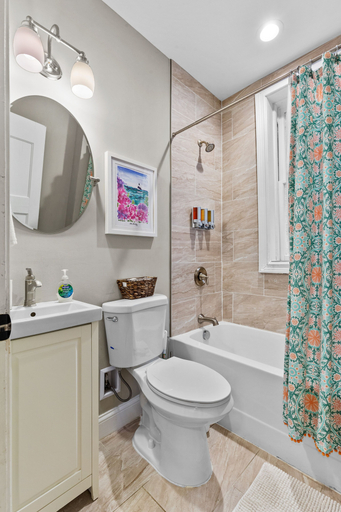 Bathroom 4, Designer Home in Shaw Right Side - JZ Vacation Rentals, Saint Louis
