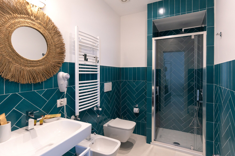 Bathroom 5, Relais del Mare, Napoli