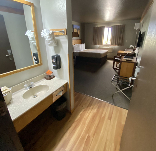 Bathroom 4, Rocker Inn, Silver Bow