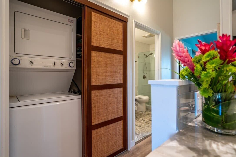 Bathroom 4, Modern & Tropical Oceanside Vistas, Maui