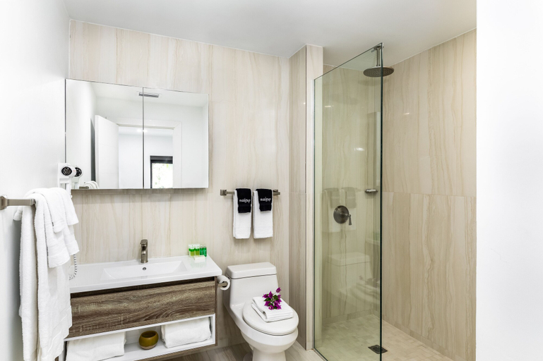 Bathroom 3, Seascape Grace Bay Hotel & Townhome Villas