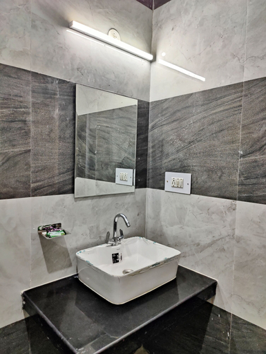 Bathroom, Celebriti by Aransh Group, Kullu