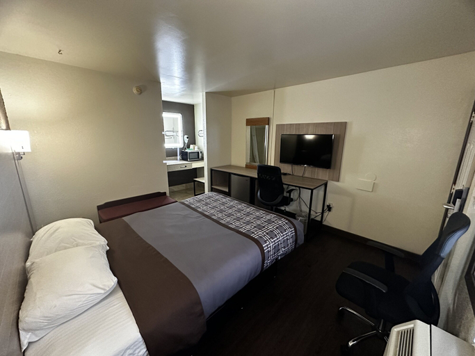 Bedroom 12