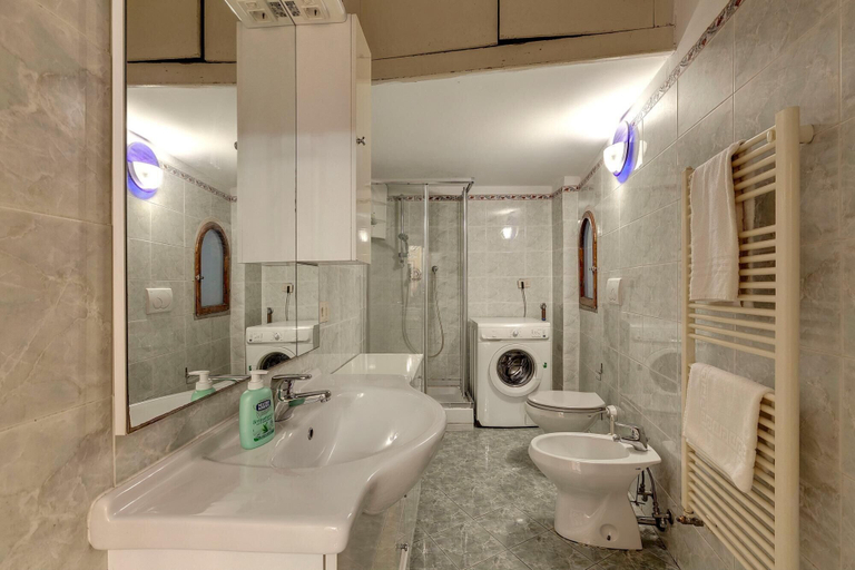 Bathroom 5, Magnoli 2 D in Firenze, Florence