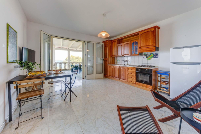 Room 3, And001 in Andrano With 4 Bedrooms and 2 Bathrooms, Lecce